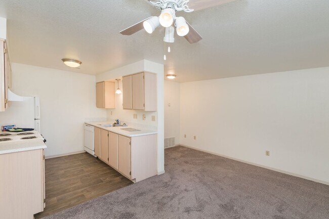 Photo - Summit Creek Apartments