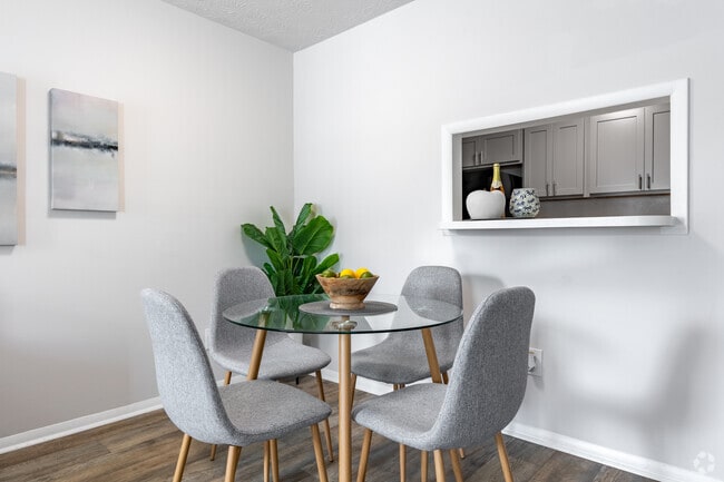 1BR, 1.5BA - 1,004SF (Marigold) - Dining Room - Lakeview