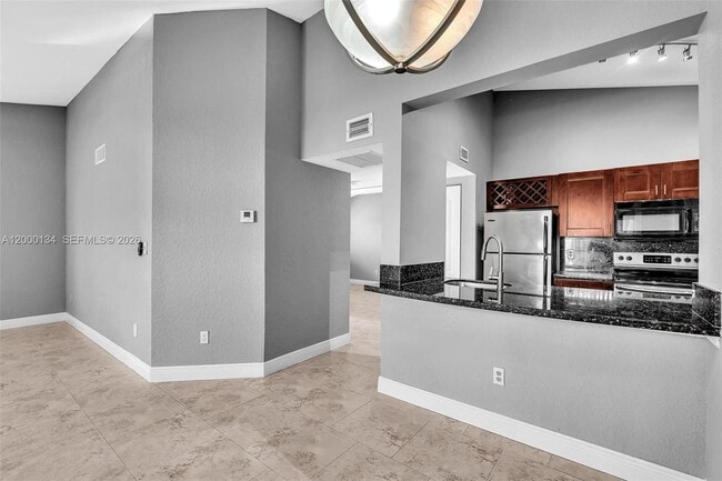 Photo - 2881 N Oakland Forest Dr Unidad 212