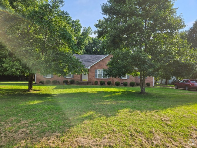 Building Photo - 1011 Brookwood Dr Rental