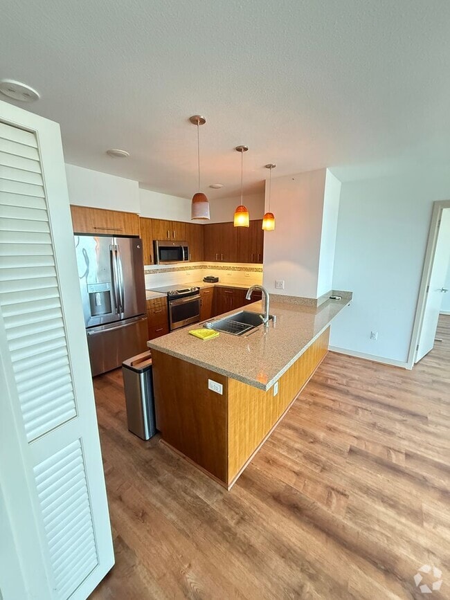 Building Photo - Luxury High-Floor 2BR/2BA Condo with Ocean...