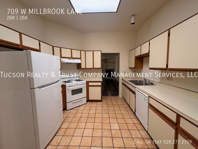 Photo - 709 W Millbrook Ln