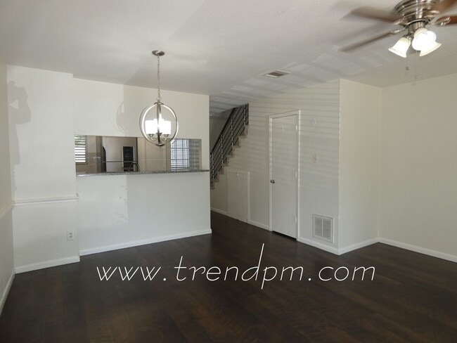 Photo - 121 Surrey Ln