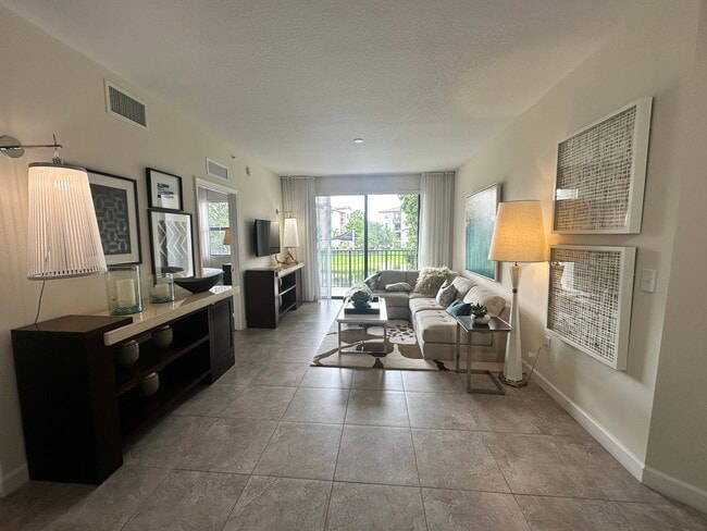Building Photo - 10840 NW 79th St Unit A9