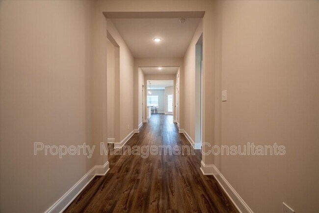 Photo - 330 Creek Grove Avenue