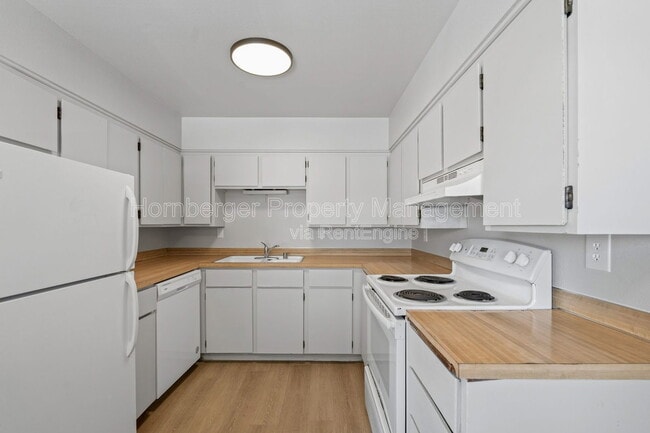 Building Photo - 2628 E Wellesley Ave Unit 2