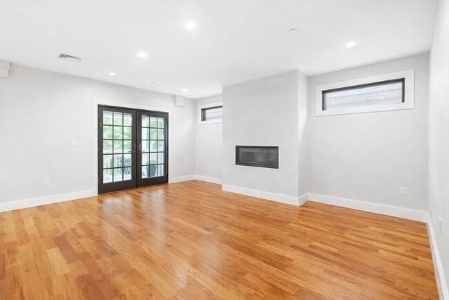 Photo - 113-115 Falcon St Unidad 113-3