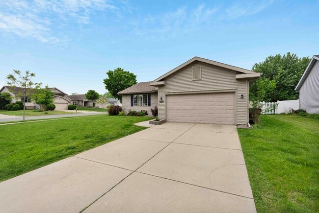 Photo - 3670 Sabertooth Trail