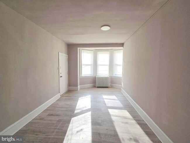 Photo - 5358 Woodland Ave Unidad 2ND FL FRONT