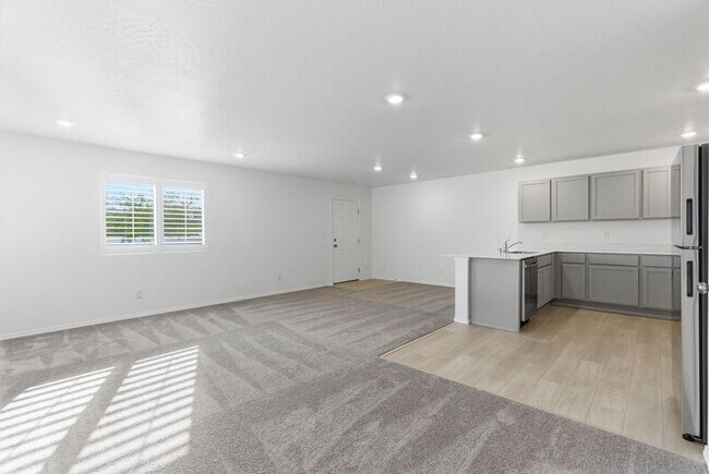 Photo - 1334 N Wilhelm Wy