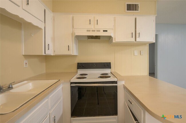 Photo - 1015 Hall Ave