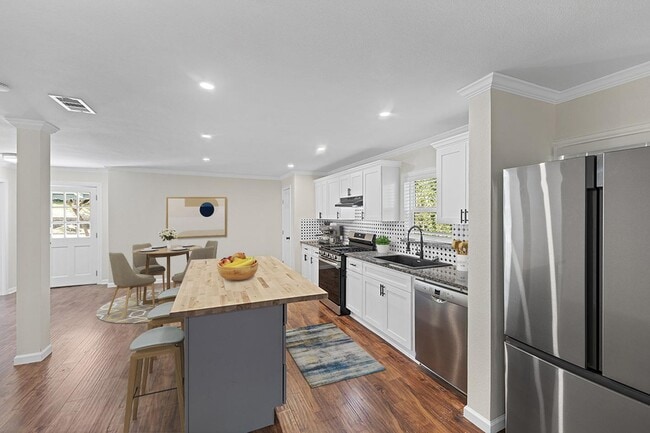 Photo - 2823 Burlington Blvd