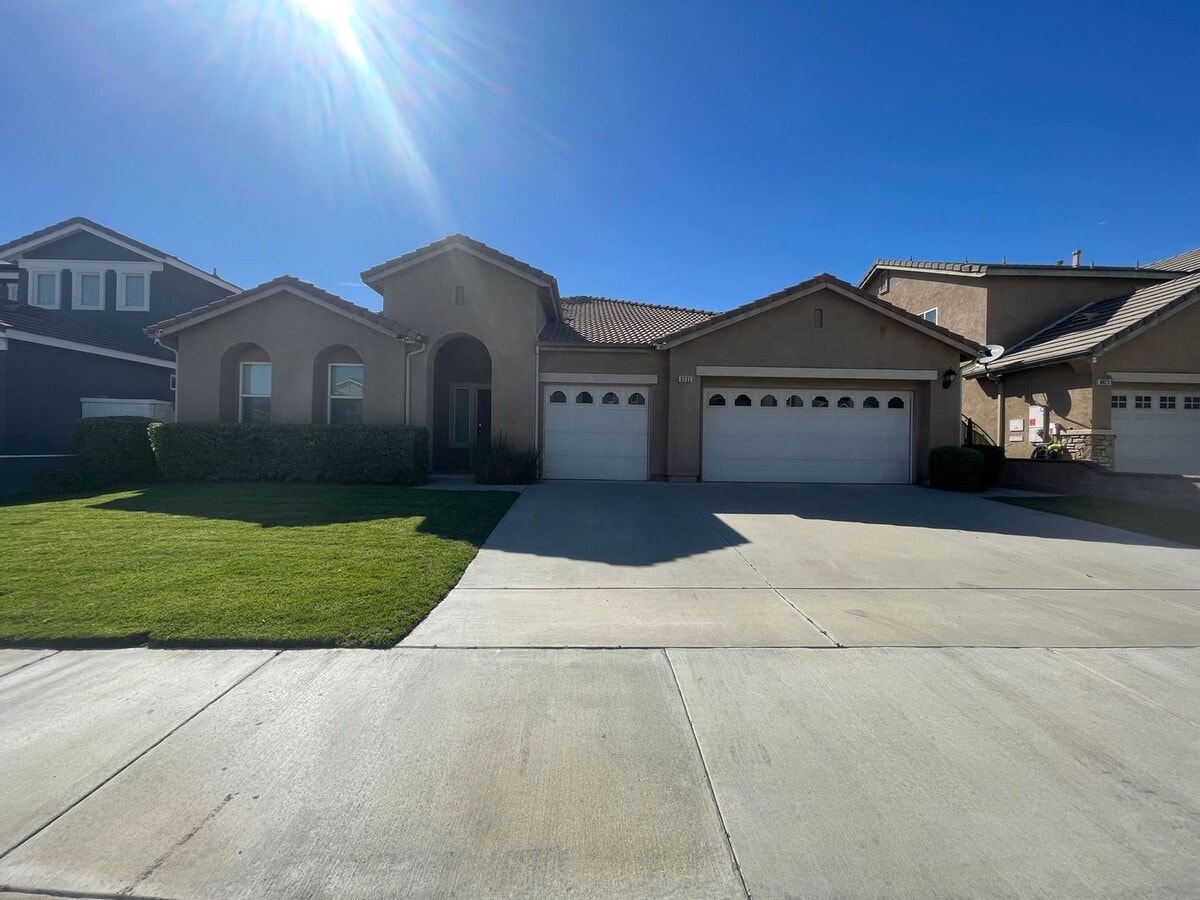 4 Bedroom 3 Bathroom Home in Eastvale sing... - 4 Bedroom 3 Bathroom Home in Eastvale sing...