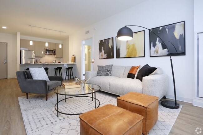 Photo - 413 S Halsted St