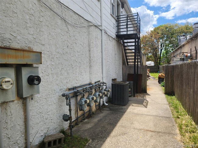 Photo - 776 Montauk Hwy