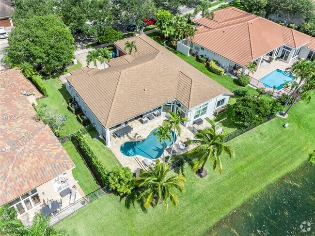 Building Photo - 2708 Meadowood Dr Rental