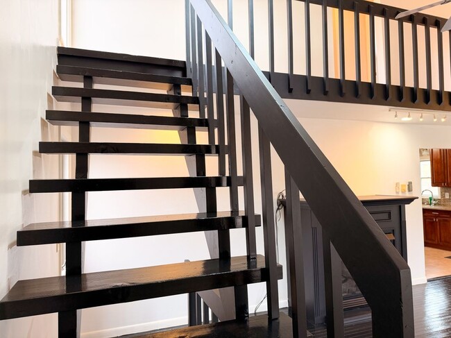 Photo - 811 Hickory Ct