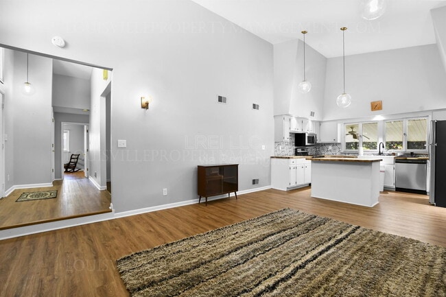 Photo - 6220 Applegate Ln