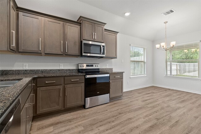 Photo - 1922 Cartwright St