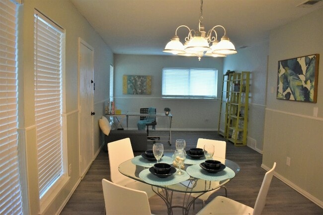 Photo - 1300 Milam Way