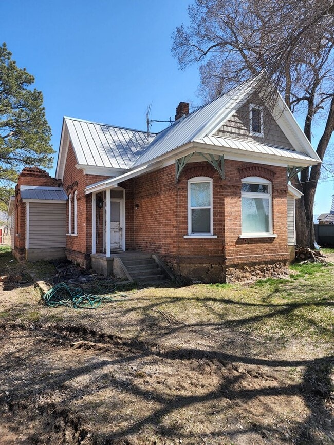 Photo - Newly Renovated 4 bedroom with land!