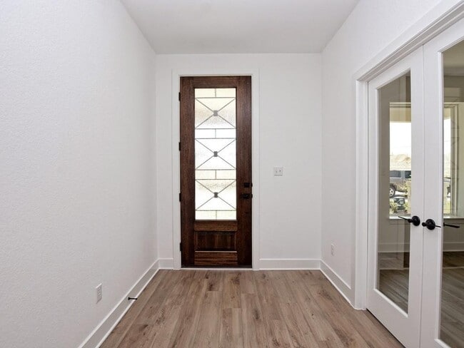 Photo - 920 Ray Berglund Blvd