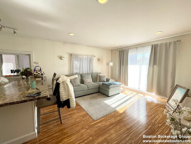 Photo - 390 E 8th St Unit 4