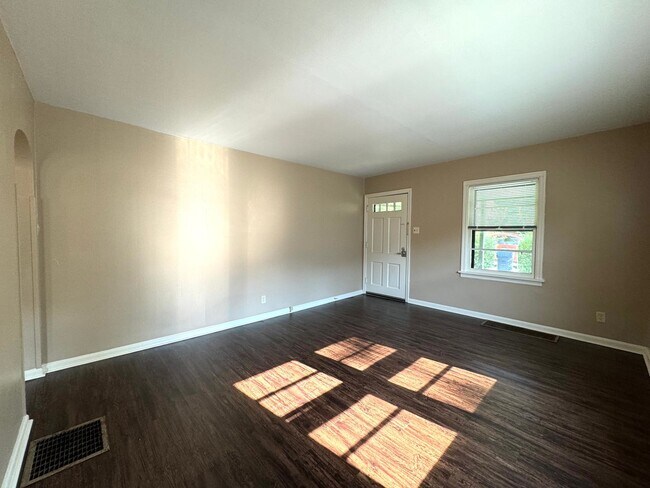 Photo - DEPOSIT MOVES YOU IN! No rent due until Se...