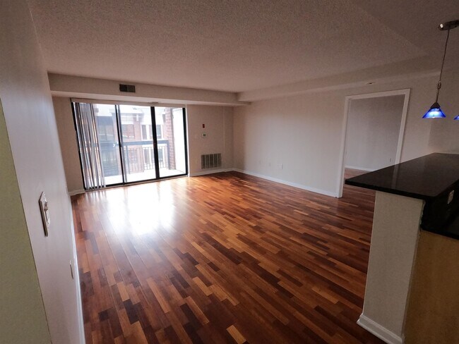 Photo - 700 1st St Unit 5G