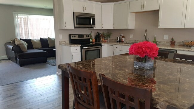 Photo - 133 S 18th Ave Unidad A