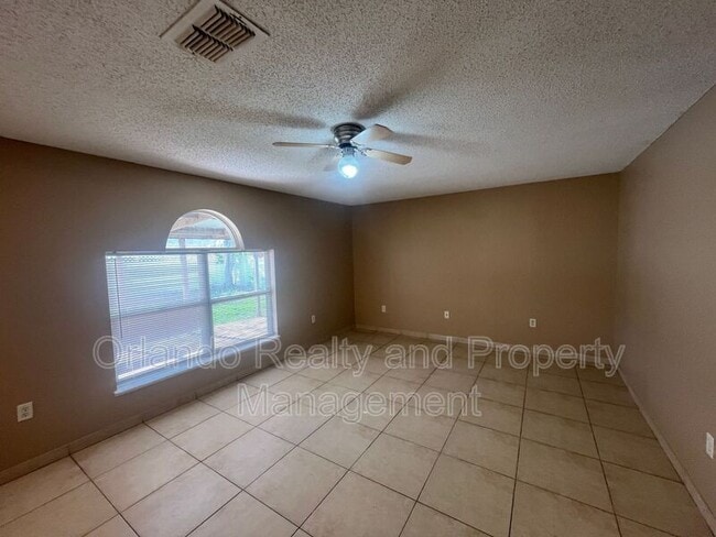 Photo - 204 Canterbury Ct