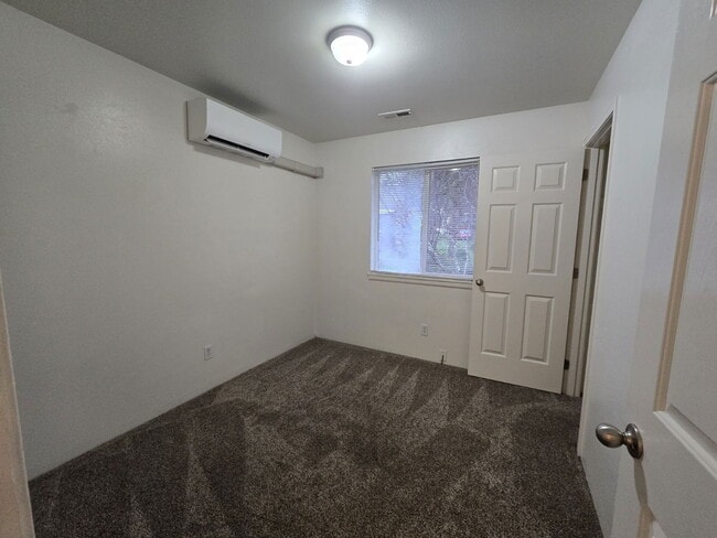 Photo - 1918 SE Douglas Ave