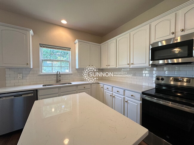 Photo - 4 Bed 2.5 Bath in Old Stone Crossing