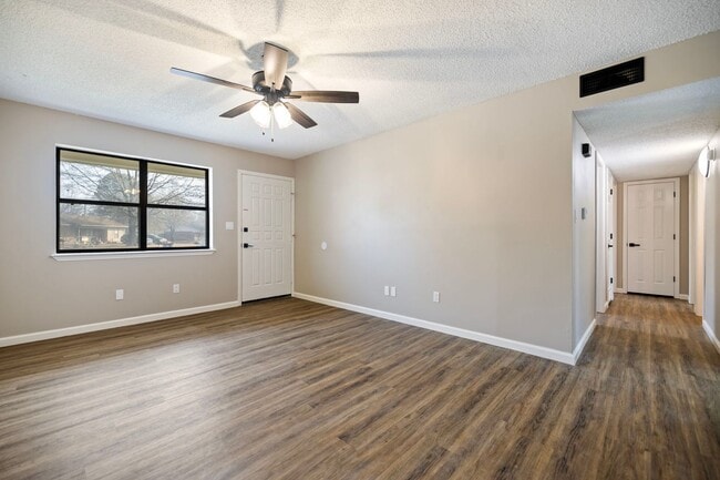 Photo - 1105 Brentwood Dr