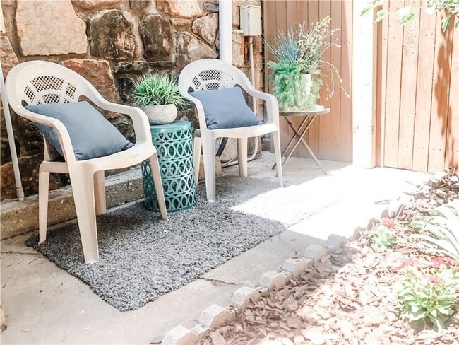 Photo - Corporate Furnished Two-Bedroom Condo - Ut... Unit 5F