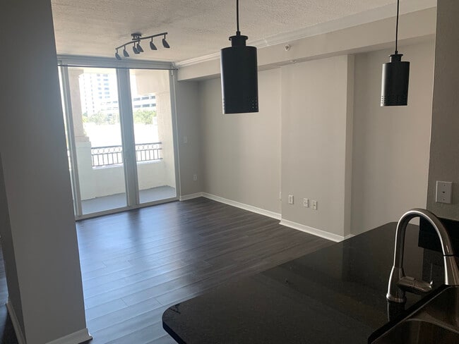 Building Photo - 600 S Dixie Hwy Unit 250 Rental