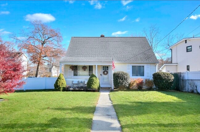 Building Photo - 545 Old Stratfield Rd