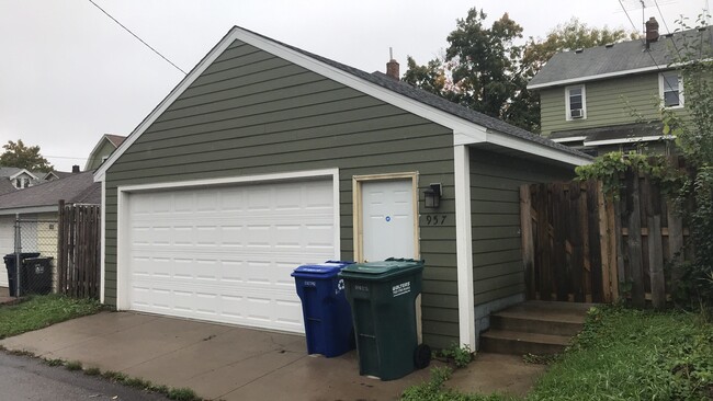 Photo - Charming 3 bedroom 1 bath in University/Lexington neighborhood!