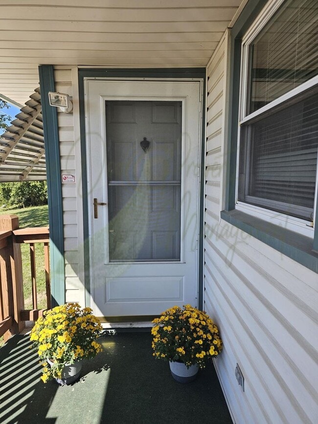 Building Photo - 3213-3215 Marsh Ave Unit 3213