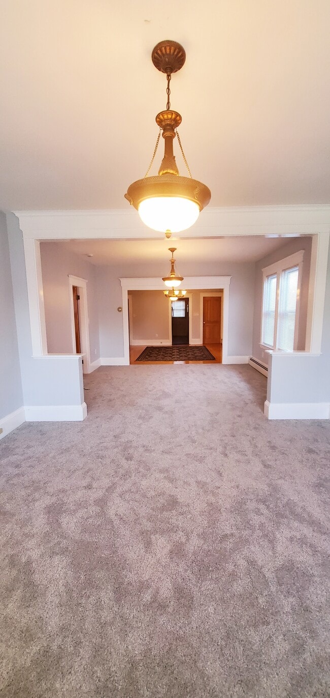 Building Photo - 398 Bedford St Unit 1