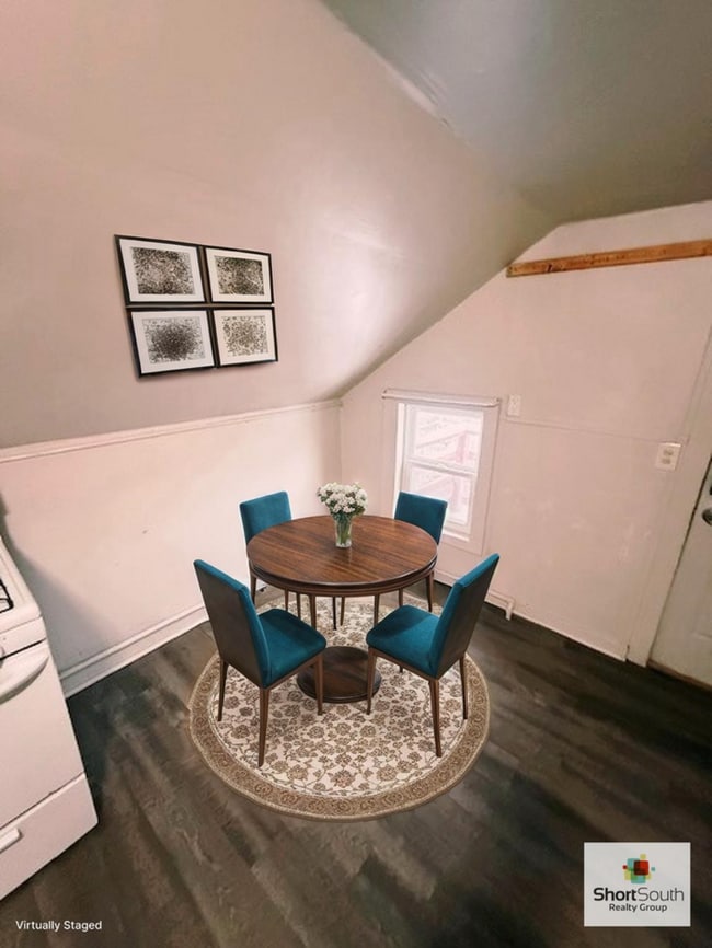 Photo - Updated 3 bed 1 bath upper apartment in Muskegon