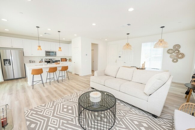 Photo - 2615 Babaco St