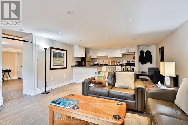 Photo - 515 Spadina Rd