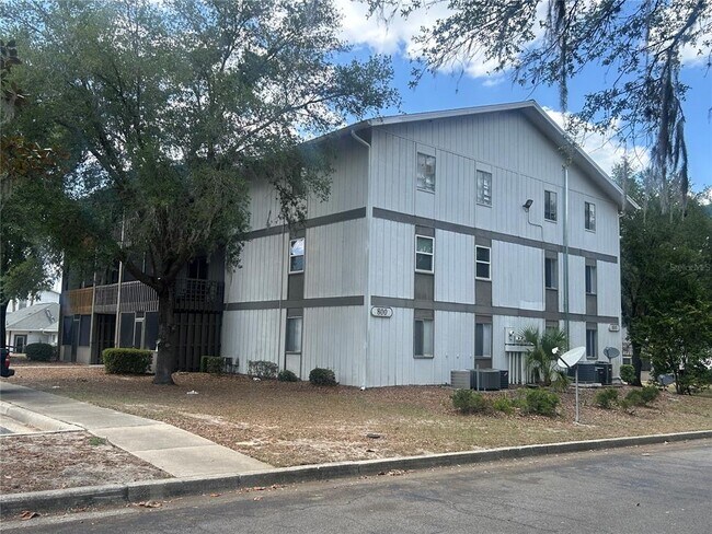 Building Photo - 6519 W Newberry Rd Unit 811