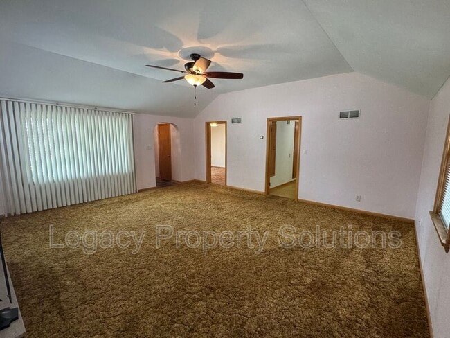 Photo - 720 N Bell St