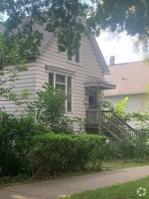 Building Photo - 2932 N Troy St Rental
