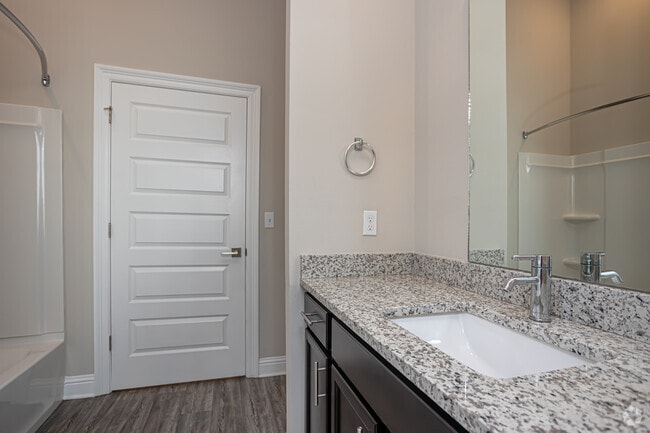 2BR, 2BA - 978SF