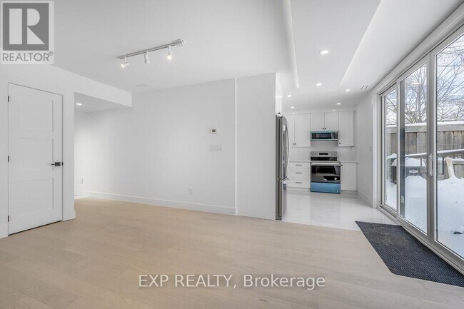 Photo - 635 Annette St