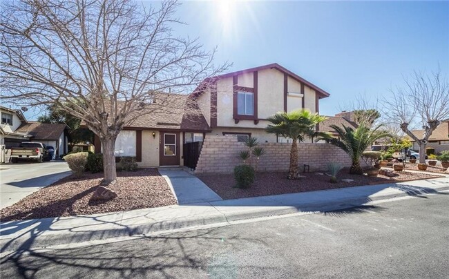 Gorgeous Townhome with a Courtyard ! - Gorgeous Townhome with a Courtyard !