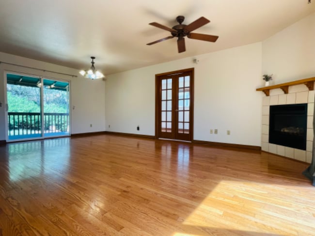 2428 W Pikes Peak Ave